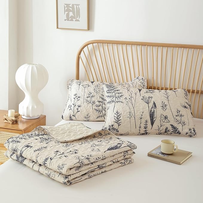 JANZAA Quilt King Size Beige Quilt Bed Spread Boho Quilt with Floral Pattern Microfiber Quilts Set 3 Pieces Lightweight Comforter Reversible Bedding Set,1Quilt 104x90 inches, 2 Pillowcases