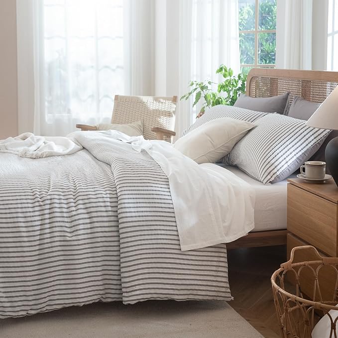 Duvet Cover Queen Size Grayish Purple Striped Soft Washed Microfiber Jacquard 3 Pieces Bedding Set, Purple White Vertical Ticking Stripes Pattern Comforter Cover, Breathable Durable Comfy