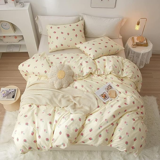 LifeTB Girls Strawberry Comforter Set Queen Cute Kids Fruit Bedding Set Beige Cream Strawberry Pattern Kawaii Comforter for Teens Boys Soft Fluffy Queen Comforter Set with 2 Pillowcases