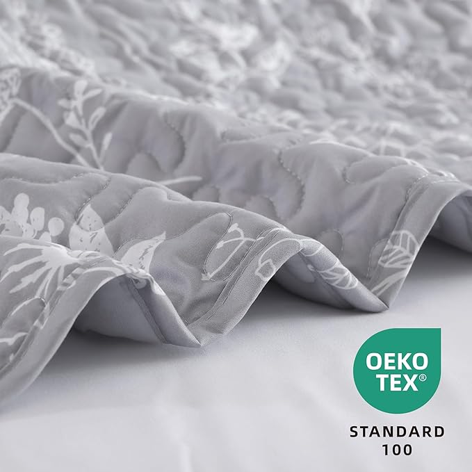 JANZAA Quilt King Size Grey Quilt Bed Spread Boho Quilt with Floral Pattern Microfiber Quilts Set 3 Pieces Lightweight Comforter Reversible Bedding Set,1 Quilt 104x90 inches, 2 Pillowcases