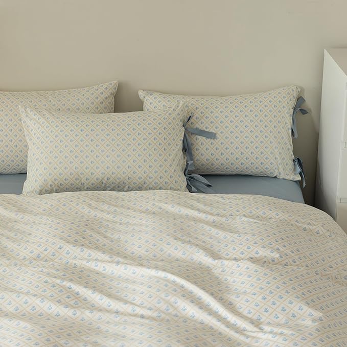 VM VOUGEMARKET White Blue Comforter Set Queen with Flower Plaid Prints,3 Pieces Cottagecore Bedding Set,Aesthetic 1 Comforter with 2 Bowknot Pillowcases for Girls Women 90x90 Inch