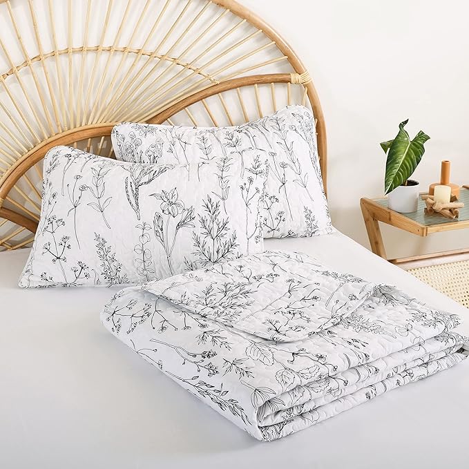 JANZAA Quilts Queen Size White Floral Bed Spread with Black Botanical Pattern Boho Queen Quilt Bedding Set Soft Lightweight Microfiber All Season (2 Pillow Cases)