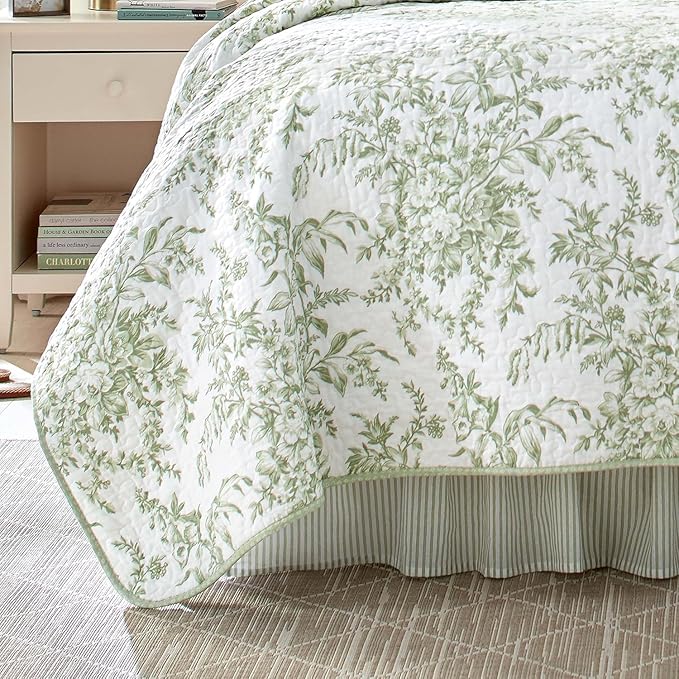 Laura Ashley - Queen Quilt Set, Soft & Reversible Cotton Floral Bedding with a Medium Weight Feel, 3 Piece Bed Set with Matching Pillowcases (Bedford Green/Off-White)