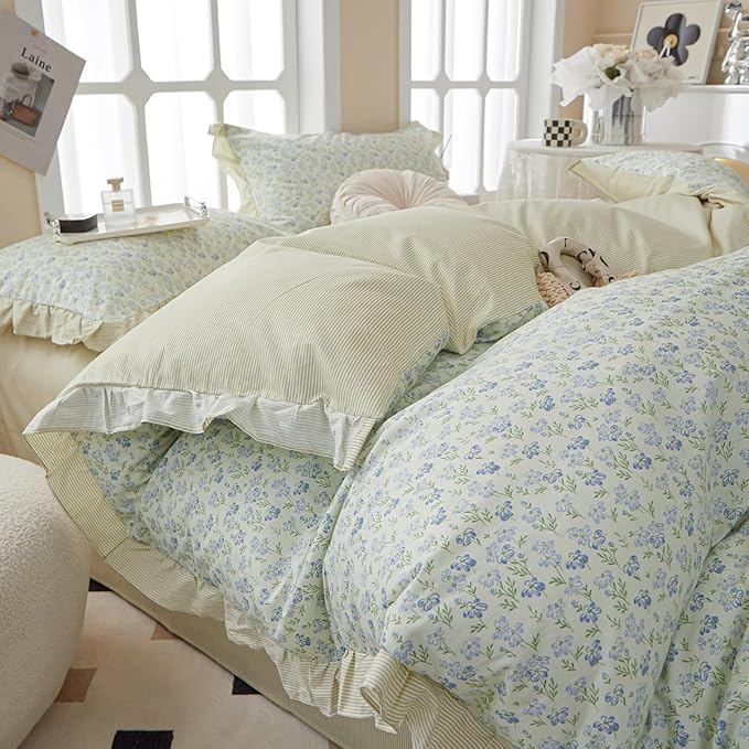 LifeTB Vintage Garden Floral Ruffled Comforter Set King Fluffy Soft Microfiber Chic Blue Floral Bedding Set Cottagecore Flowers Pattern Botanical Comforter Set with 2 Pillowcases for All-Season