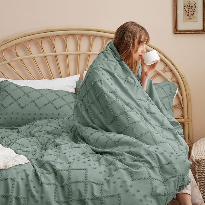 Bedsure Boho Duvet Cover Queen Size - Green Breathable & Soft Boho Bedding, Machine Washable Comforter Cover for All Seasons, Includes 1 Duvet Cover 90"x90" with 2 Pillow Shams & Zipper Closure