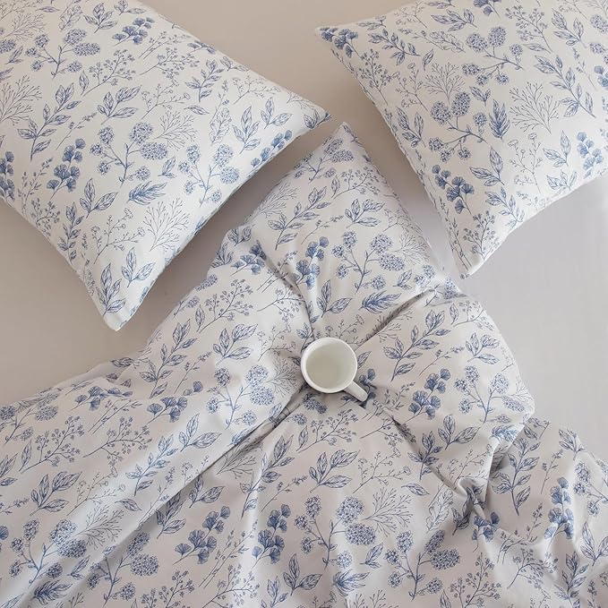 VM VOUGEMARKET Botanical Comforter Set Full 3 Pcs Farmhouse Style Blue Flower Branch Bed Comforter with 2 Pillowcases All Season Soft & Lightweight Comforter/Quilt Set for Girls Women 80"x90"