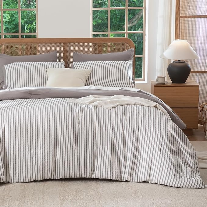 Duvet Cover Queen Size Grayish Purple Striped Soft Washed Microfiber Jacquard 3 Pieces Bedding Set, Purple White Vertical Ticking Stripes Pattern Comforter Cover, Breathable Durable Comfy
