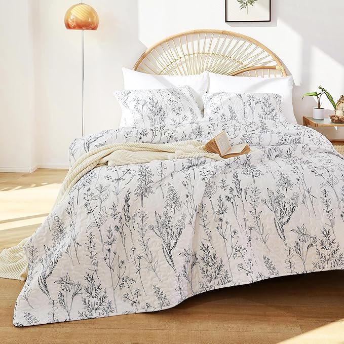 JANZAA Quilt King Size White Quilt Bed Spread Boho Quilt with Floral Pattern Microfiber Quilts Set 3 Pieces Lightweight Comforter Reversible Bedding Set 1Quilt（104x90 inches） and 2 Pillow Cases