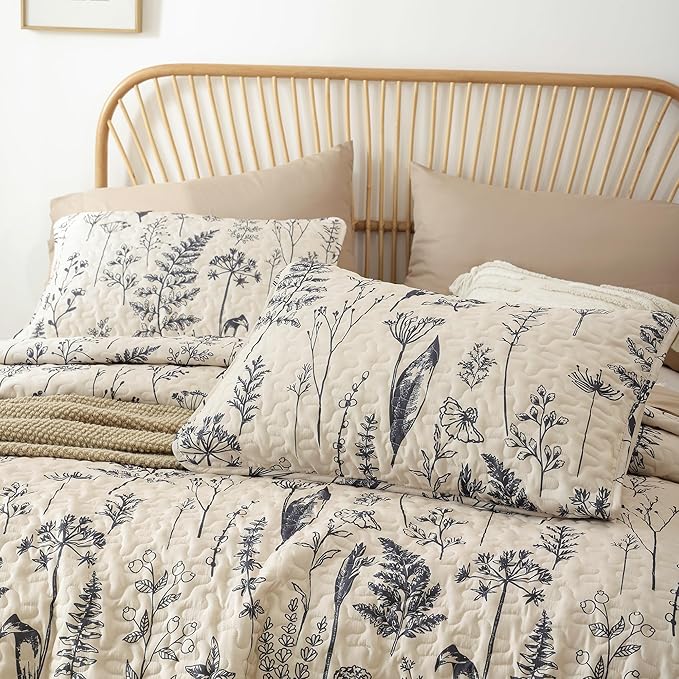 JANZAA Quilts Queen Size Beige Quilt Botanical with Floral Pattern Microfiber Bedspreads Queen Size 3 Pieces Lightweight Comforter Reversible Bedding Set, 1 Quilt 90x90 inches, 2 Pillowcases