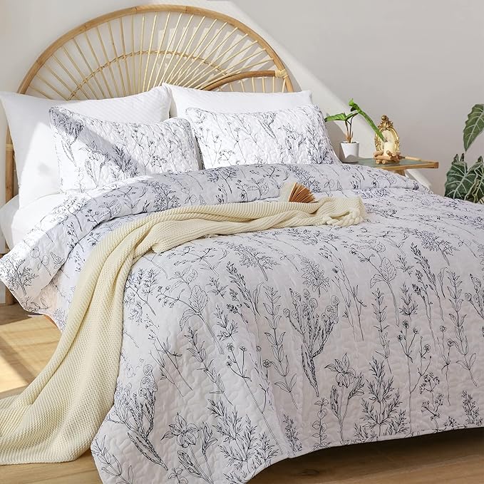 JANZAA Twin Quilt White Quilt Bed Spread Boho Quilt with Floral Pattern Microfiber Quilts Set 2 Pieces Lightweight Comforter Reversible Bedding Set 1Quilt（66x90 inches）,1 Pillowcase