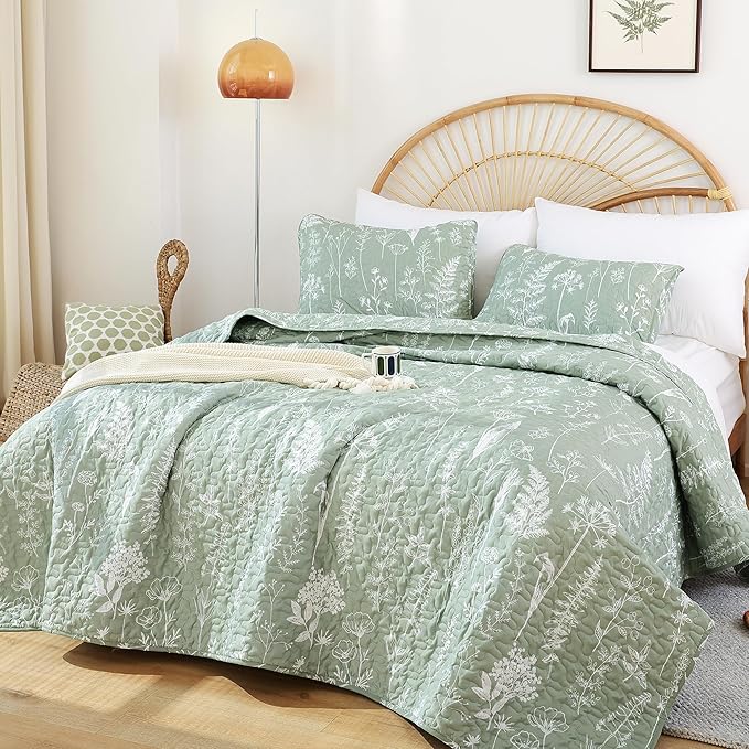 JANZAA Quilt King Size Sage Green Quilt Bed Spread Boho Quilt with Floral Pattern Microfiber Quilts Set 3 Pieces Lightweight Comforter Reversible Bedding Set 1 King Size Quilts and 2 Pillowcases
