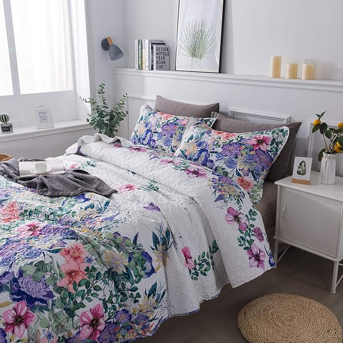 Travan Queen Quilt Set 3-Piece Bedspread Quilted Oversized Lightweight Microfiber Coverlet Set with Shams Violet Purple Floral Pattern Quilted Bedding Set for All Season, Queen