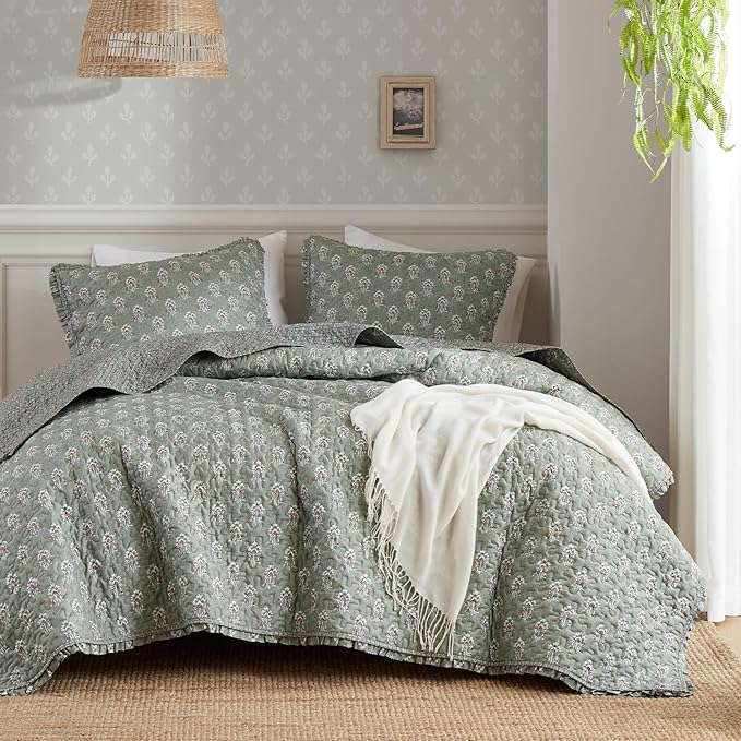 Madison Park Vintage Floral Quilt Set Queen Size, Reversible Bedding & Lightweight Bedspread Set, Traditional Block Print Coverlets with Ruffled Edge, 3-Piece with 2 Shams, Sage Green